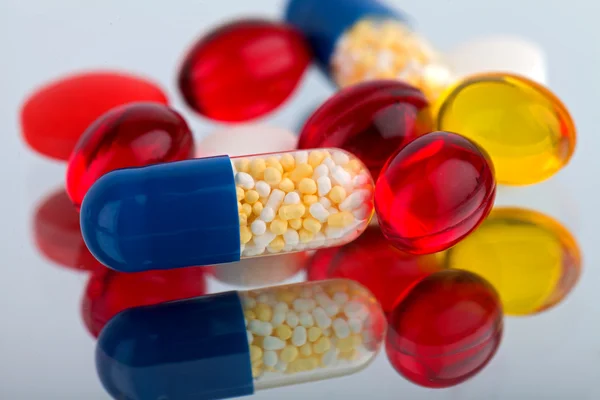 Ccolourful pillen en capsules — Stockfoto
