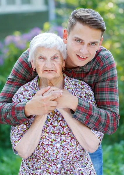Grand-mère et petit-fils — Photo