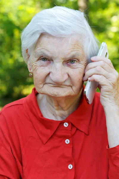 Pratar i telefon — Stockfoto