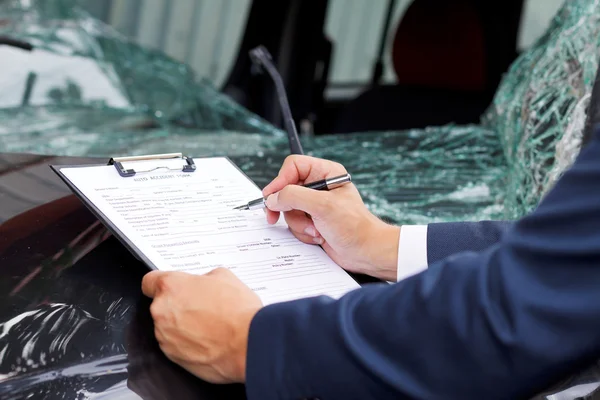 Beschadigde auto — Stockfoto