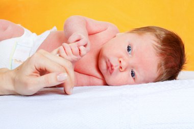 Yeni doğan bir bebek