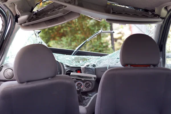 Uszkodzonych samochodów wnętrza — Zdjęcie stockowe