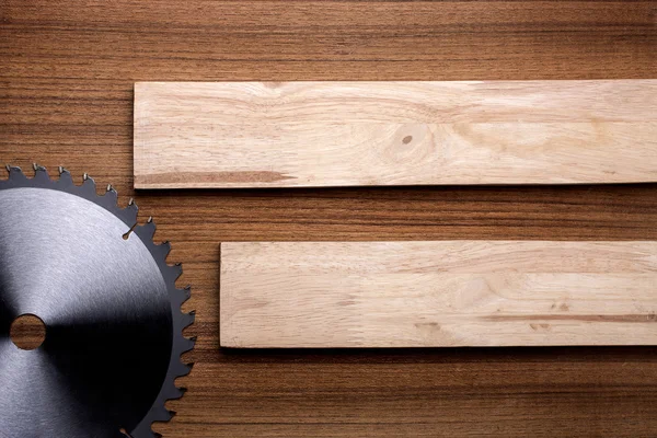 Elementos de carpintería con dos lamas de madera . — Foto de Stock