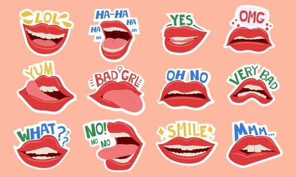 Chicas labios pegatinas. Boca realista abierta o medio cerrada, dientes blancos y lengua hacia fuera. Emociones expresando y frases cortas. Impresión para plantilla de mensajero textil o web, conjunto de vectores — Vector de stock