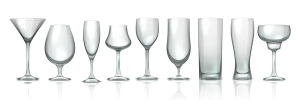 Des tasses en verre. Verrerie réaliste vide. Verrerie transparente pour bière et whisky, liqueur ou cocktail. Verre pour champagne, vin rouge ou blanc. Vaisselle de différentes formes, ensemble vectoriel — Image vectorielle