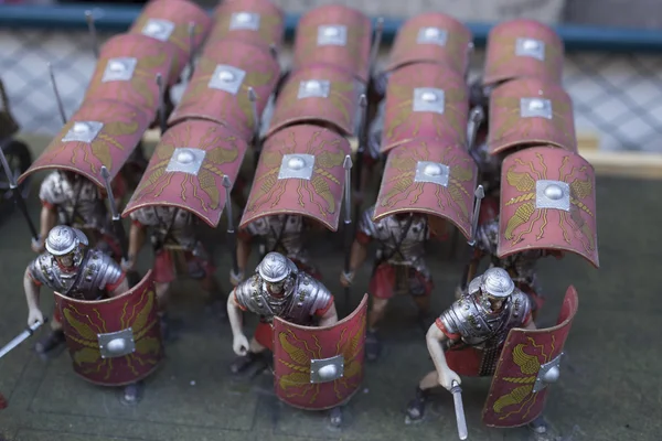 Miniature des soldats de l'empire romain en formation de tortues — Photo