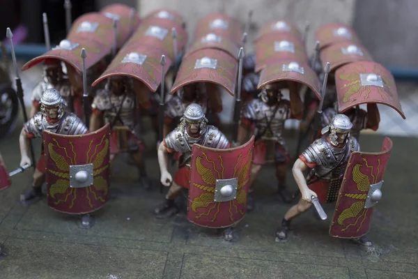 Miniature des soldats de l'empire romain en formation de tortues — Photo