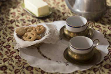 Bisküvi ile çay saati