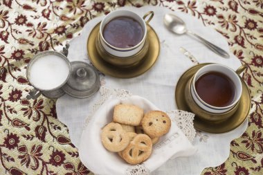Bisküvi ile çay saati