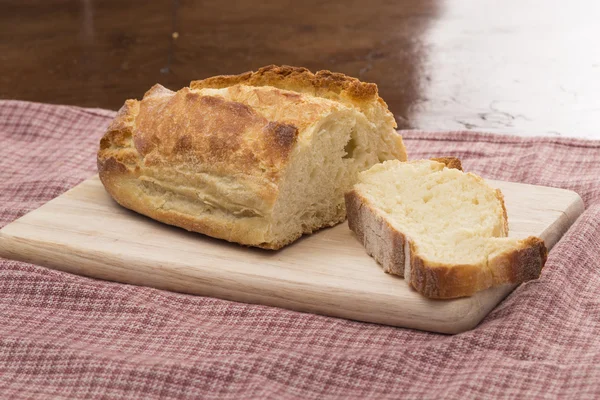 Weißes Krustenbrot — Stockfoto