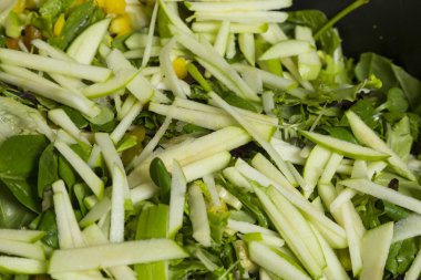 karışık yeşil salata