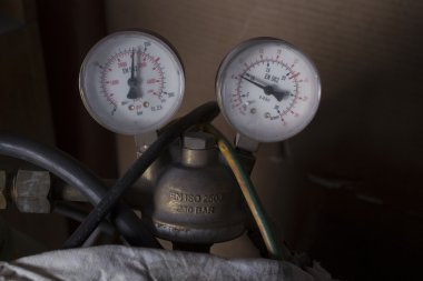 İki ölçü aygıtları veya manometreler