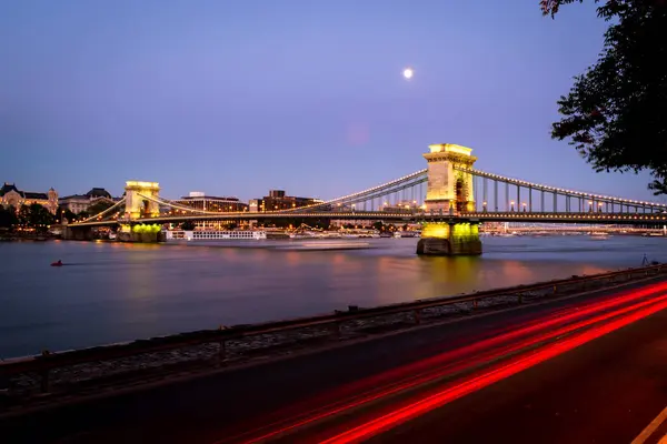 Różowy Zachód Słońca Słynnym Chain Bridge Budapeszcie Letni Dzień — Zdjęcie stockowe