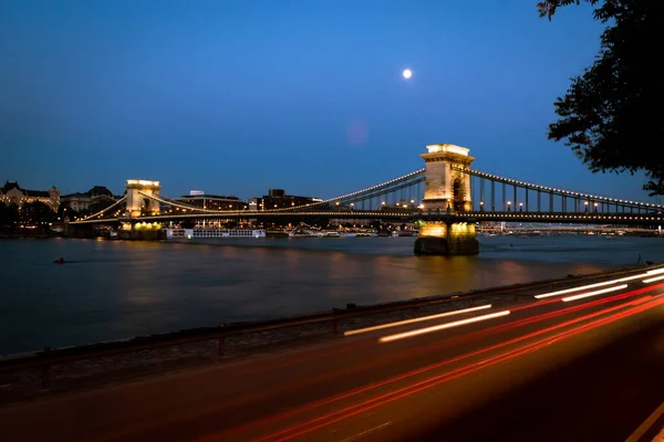Visiting Famous Chain Bridge Budapest Hungary Summer Night — Stock Photo, Image