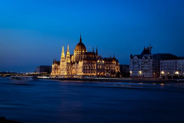 Bâtiment Parlement Budapest Illuminé Dans Soirée Hongrie Une Destination Voyage — Photo