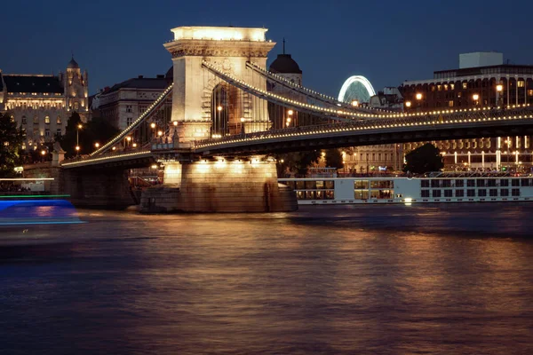 Visiting Famous Chain Bridge Budapest Hungary Summer Night — Stock Photo, Image
