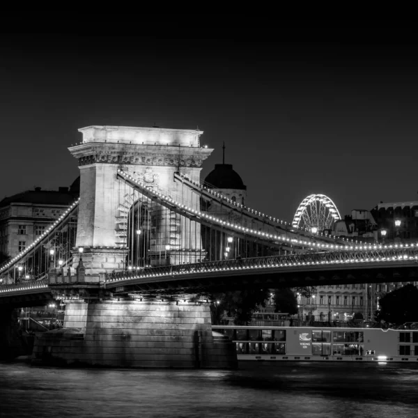 Svartvitt Foto Den Berömda Chain Bridge Budapest Ungern Sommardag — Stockfoto