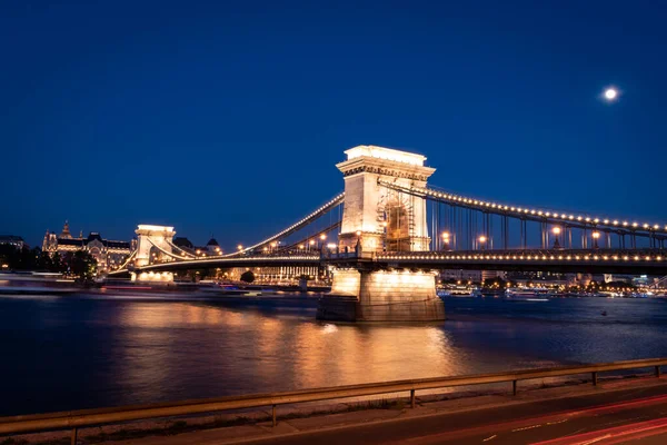 Besuch Der Berühmten Kettenbrücke Budapest Ungarn Einem Sommerabend — Stockfoto