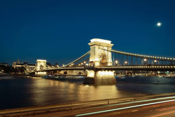 Besuch Der Berühmten Kettenbrücke Budapest Ungarn Einem Sommerabend — Stockfoto