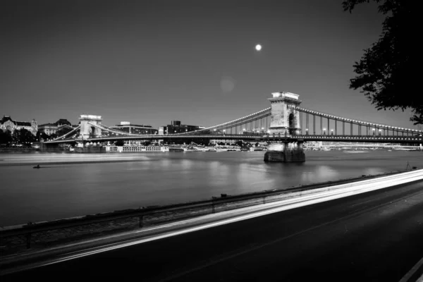 Svartvitt Foto Den Berömda Chain Bridge Budapest Ungern Sommardag — Stockfoto