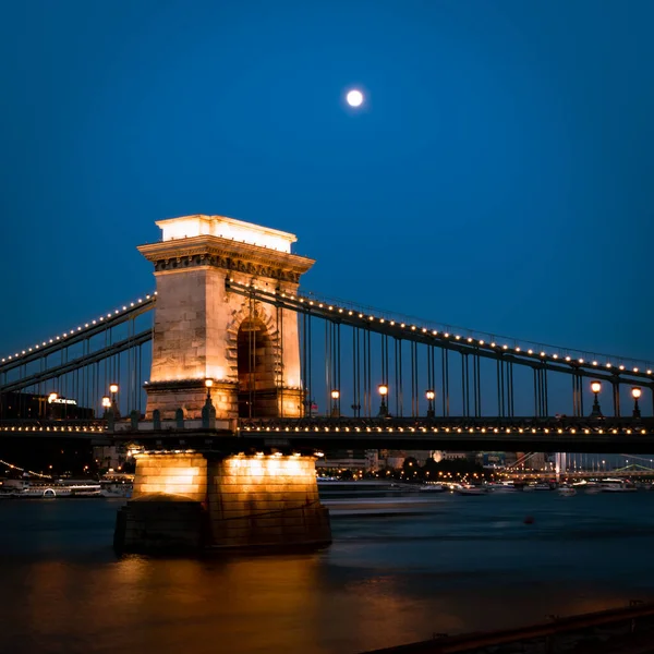 Besök Den Berömda Chain Bridge Budapest Ungern Sommarkväll — Stockfoto