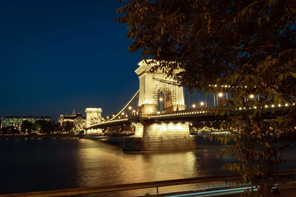 Besök Den Berömda Chain Bridge Budapest Ungern Sommarkväll — Stockfoto