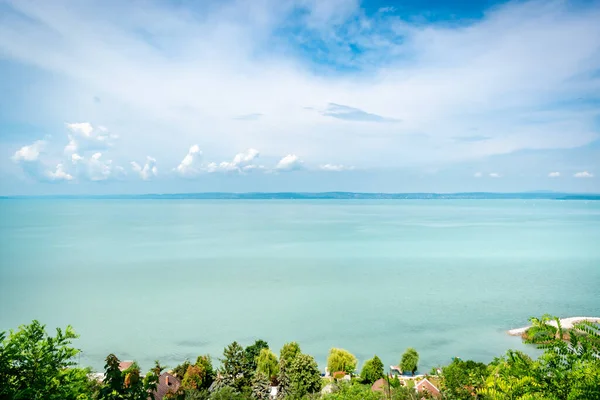 Чудове Блакитне Озеро Балатон Вітрильниками Сонячним Днем Угорщина Європа — стокове фото