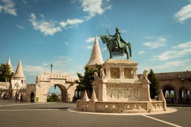 Bir yaz günü, Budapeşte, Macaristan 'da Balıkçı Kalesi' ni gezmek