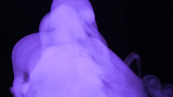 Humo Morado Sobre Fondo Negro Niebla Espacial Cámara Lenta Las — Vídeo de stock