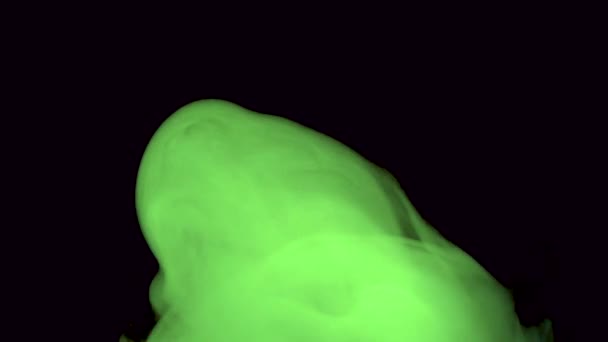 Зелений Дим Чорному Тлі Повільний Рух Токсичний Дим Туман Атмосфера — стокове відео