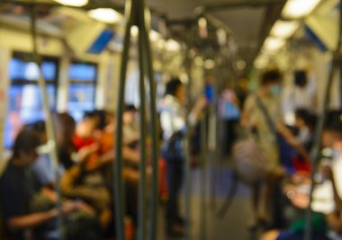 Odak dışında metro treninin içinde