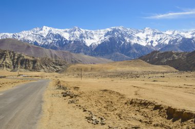 Yolda Ladakh içinde