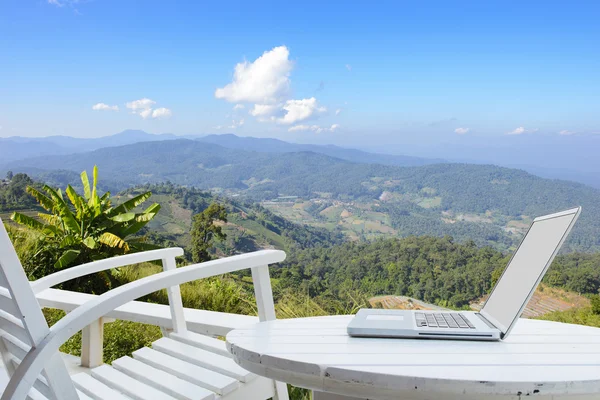 Wireless network at mountain peak — Stock Photo, Image