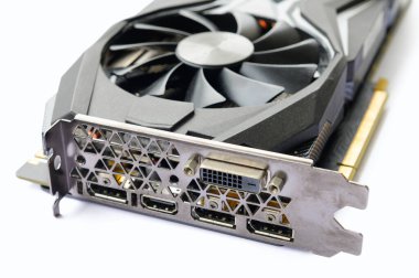 Beyaz arkaplanda yüksek performanslı grafik kart bağlantıları