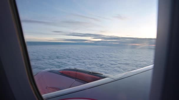 Kilátás Repülőgépablakból Motorral Utasülésen — Stock videók