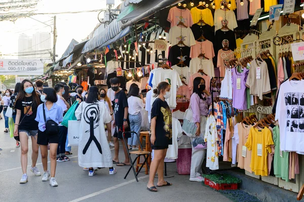 Bangkok Tayland Ocak 2021 Alışveriş Yapanlar Chatuchak Pazarında Yüz Maskesi — Stok fotoğraf