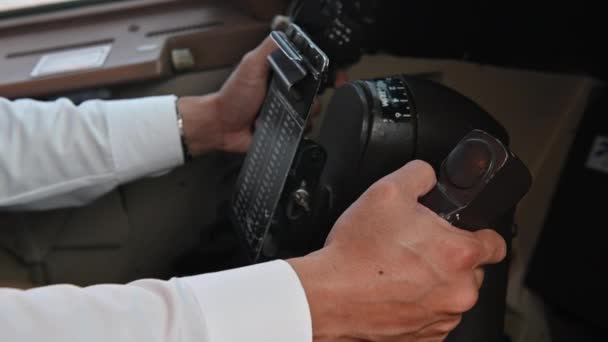 Pilóta Keze Kanyarokban Iga Vagy Kormánykerék Repülőgép — Stock videók