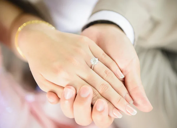 Holding hand — Stock Photo, Image