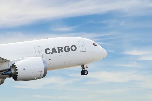 Cargo plane taking off — Stock Photo, Image