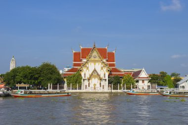 nehir boyunca Tayland tapınak