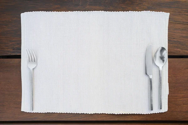 Restoran akşam yemeğini yer ayarı