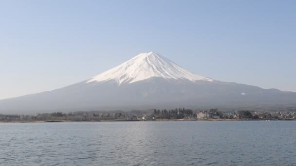 Гора Фудзі з озера Кавагуті — стокове відео