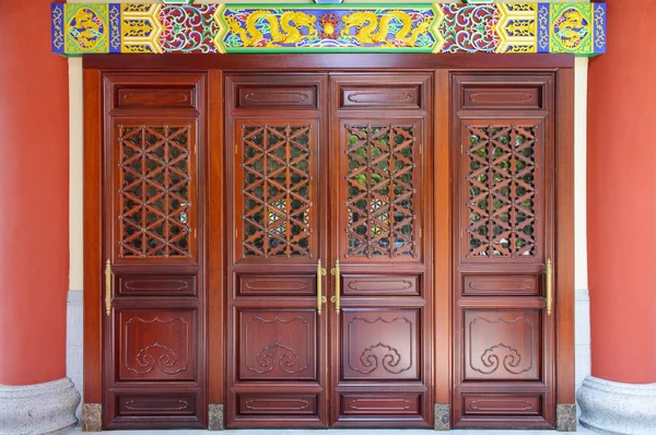 Porta do mosteiro chinês — Fotografia de Stock