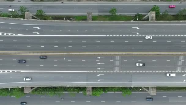 Captura aérea de uma auto-estrada — Vídeo de Stock
