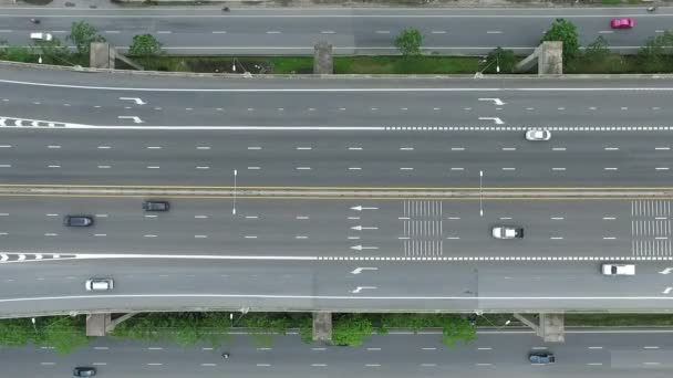 Tiro aéreo de una autopista — Vídeos de Stock