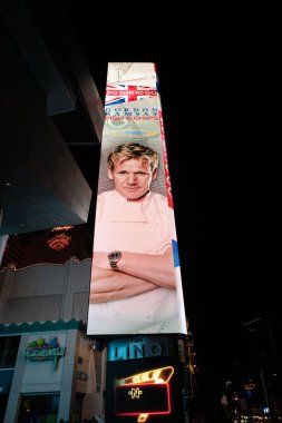 Las Vegas Strip Freemont ışıkları açık ve tüm gece parti