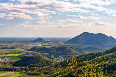 Monte Ceva zirvesinden Colli Euganei - Veneto - İtalya