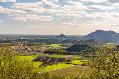 Monte Ceva zirvesinden Colli Euganei - Veneto - İtalya