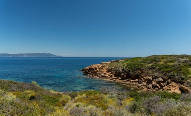 Isola del Giglio 'daki suyun sihirli renkleri.