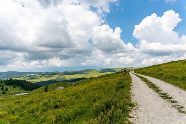 İtalyan Alplerinde Lessinia manzarası